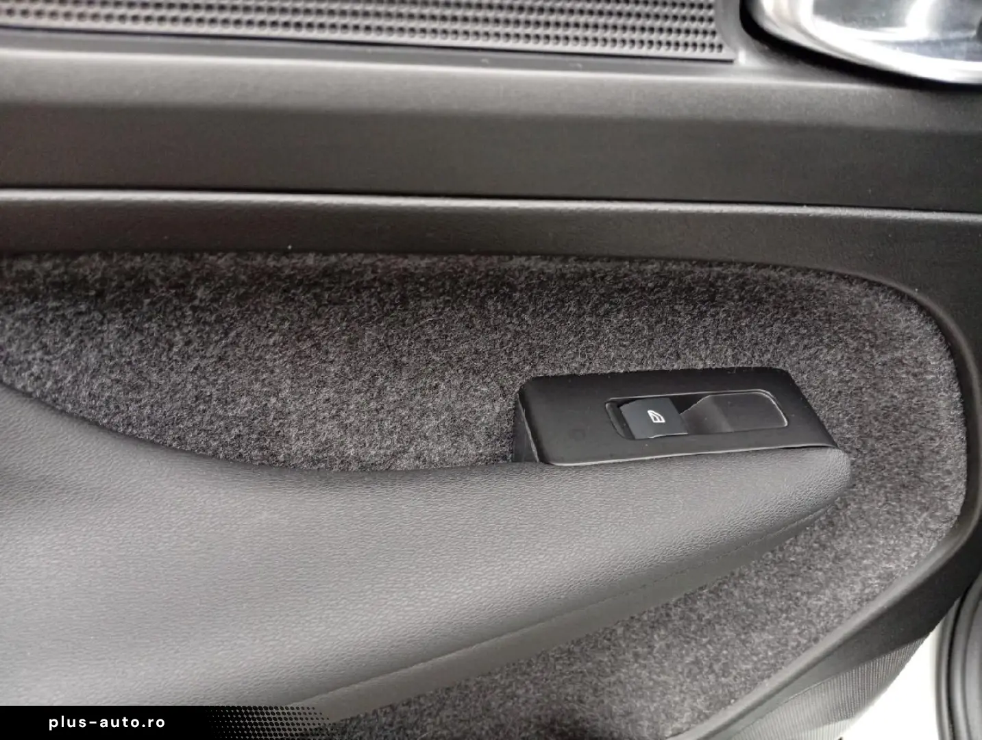 VOLVO XC40 T3 Gear. R Design 2WD Pano-D. 20