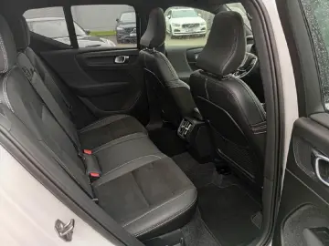 VOLVO XC40 T3 Gear. R Design 2WD Pano-D. 20