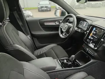 VOLVO XC40 T3 Gear. R Design 2WD Pano-D. 20