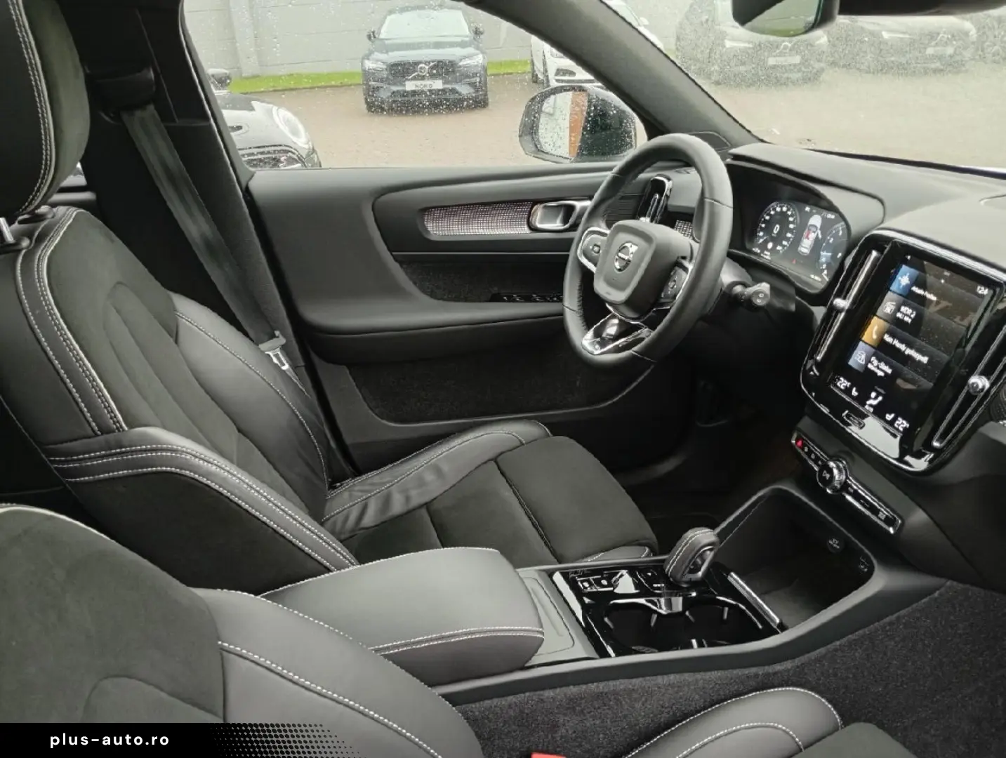 VOLVO XC40 T3 Gear. R Design 2WD Pano-D. 20