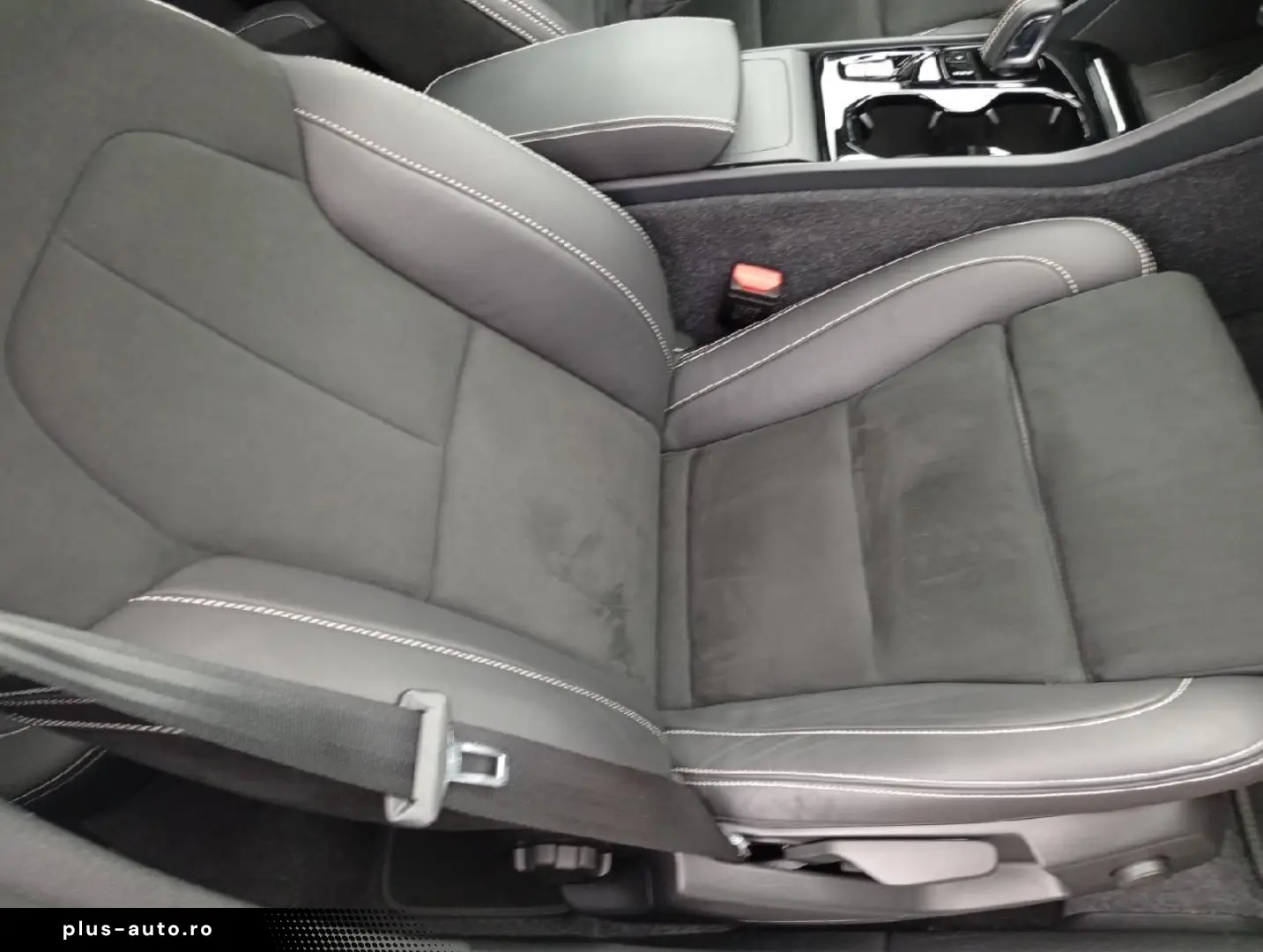 VOLVO XC40 T3 Gear. R Design 2WD Pano-D. 20