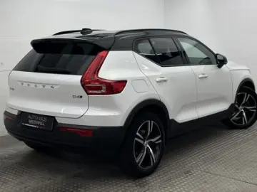VOLVO XC40 D4 AWD R-DESIGN AHK MEMORY H&K VOLL-LED ACC