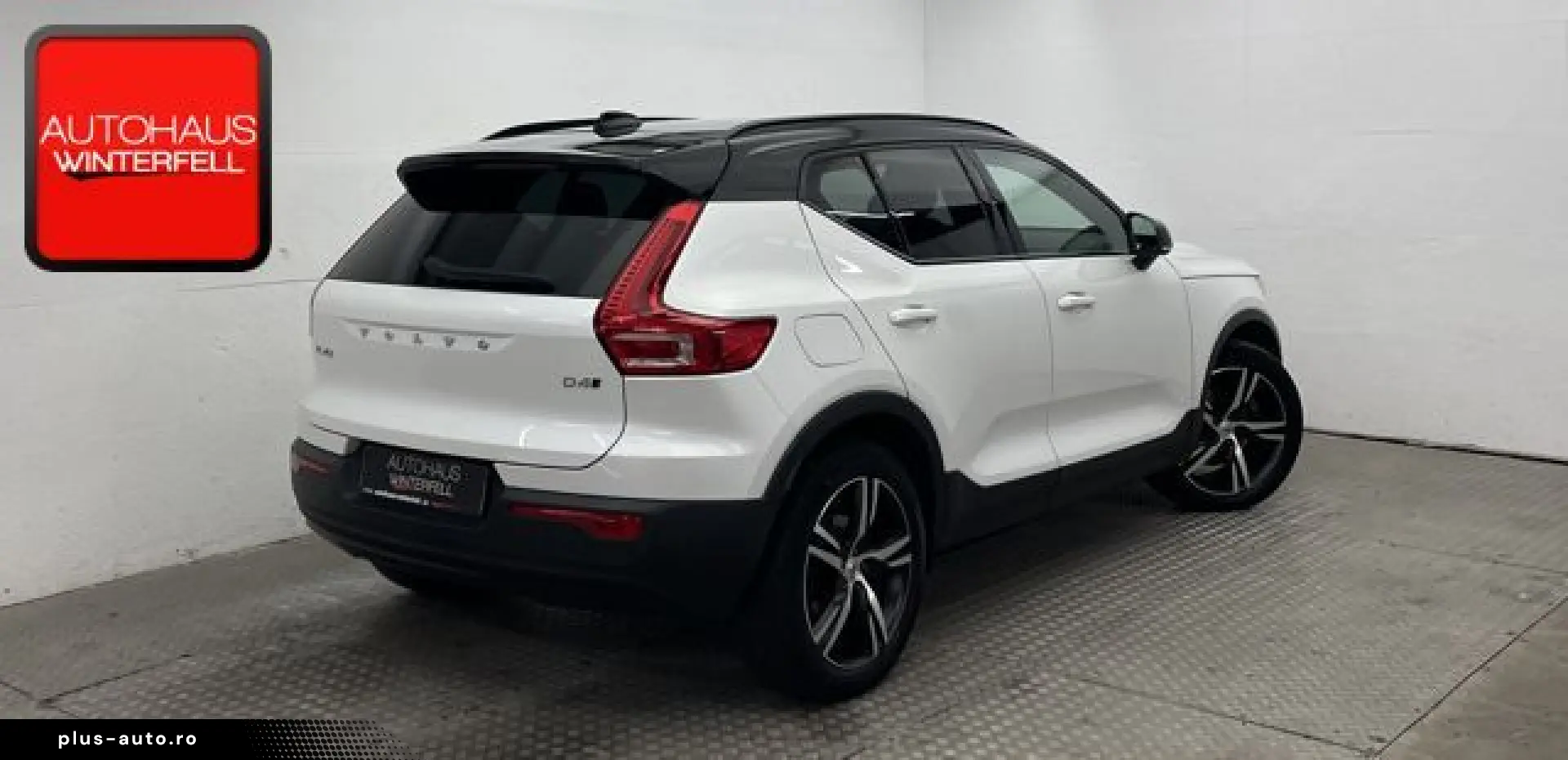 VOLVO XC40 D4 AWD R-DESIGN AHK MEMORY H&K VOLL-LED ACC