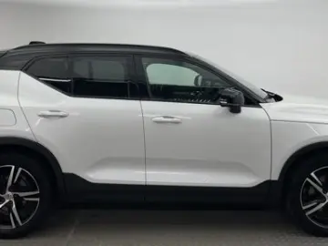 VOLVO XC40 D4 AWD R-DESIGN AHK MEMORY H&K VOLL-LED ACC