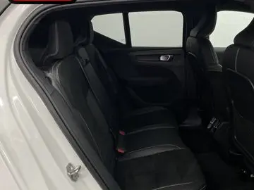 VOLVO XC40 D4 AWD R-DESIGN AHK MEMORY H&K VOLL-LED ACC