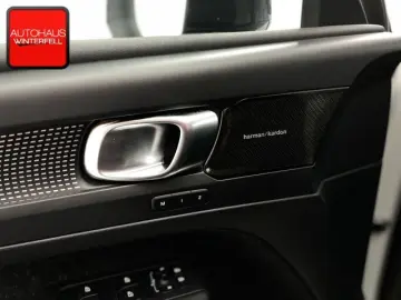 VOLVO XC40 D4 AWD R-DESIGN AHK MEMORY H&K VOLL-LED ACC