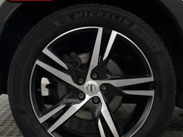 VOLVO XC40 D4 AWD R-DESIGN AHK MEMORY H&K VOLL-LED ACC