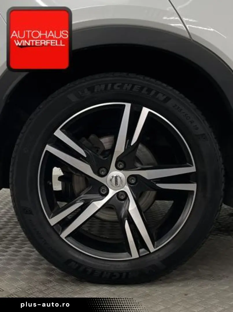 VOLVO XC40 D4 AWD R-DESIGN AHK MEMORY H&K VOLL-LED ACC