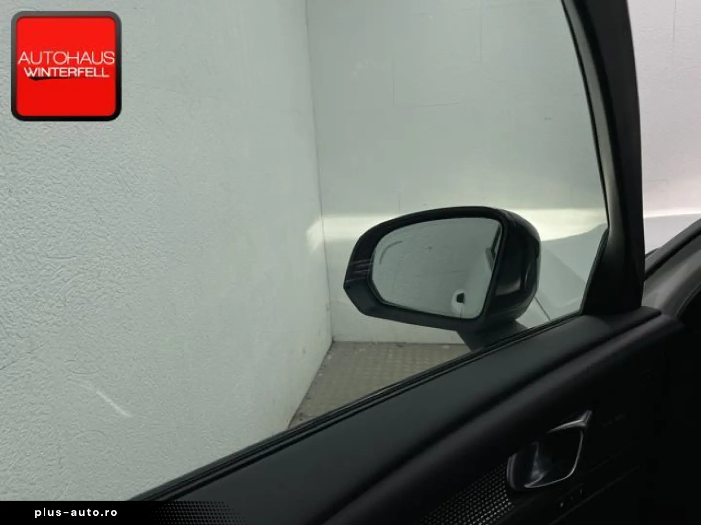 VOLVO XC40 D4 AWD R-DESIGN AHK MEMORY H&K VOLL-LED ACC