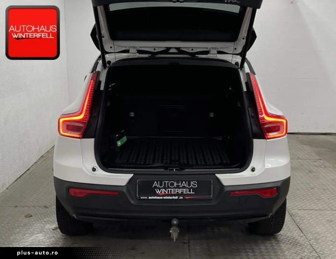 VOLVO XC40 D4 AWD R-DESIGN AHK MEMORY H&K VOLL-LED ACC