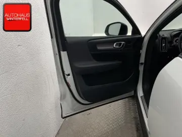 VOLVO XC40 D4 AWD R-DESIGN AHK MEMORY H&K VOLL-LED ACC