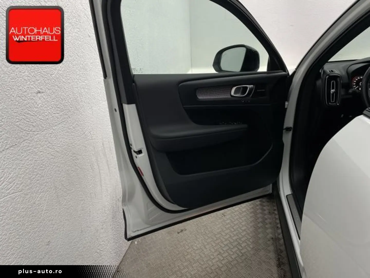 VOLVO XC40 D4 AWD R-DESIGN AHK MEMORY H&K VOLL-LED ACC