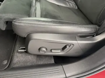 VOLVO XC40 B4 Geartronic R-Design H K NAVI W-LAN LED