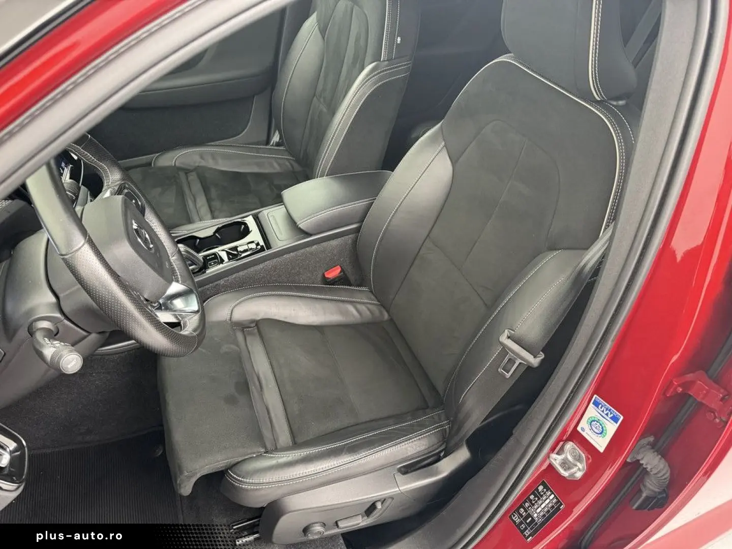 VOLVO XC40 B4 Geartronic R-Design H K NAVI W-LAN LED