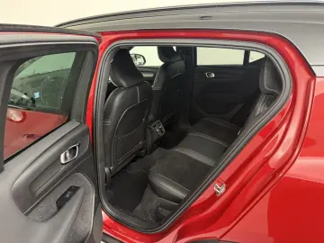 VOLVO XC40 B4 Geartronic R-Design H K NAVI W-LAN LED