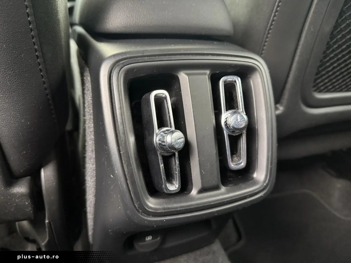 VOLVO XC40 B4 Geartronic R-Design H K NAVI W-LAN LED