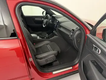 VOLVO XC40 B4 Geartronic R-Design H K NAVI W-LAN LED