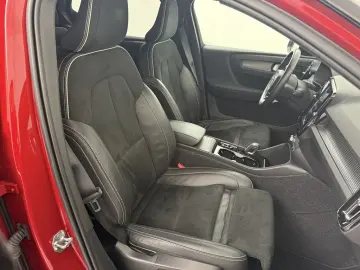 VOLVO XC40 B4 Geartronic R-Design H K NAVI W-LAN LED