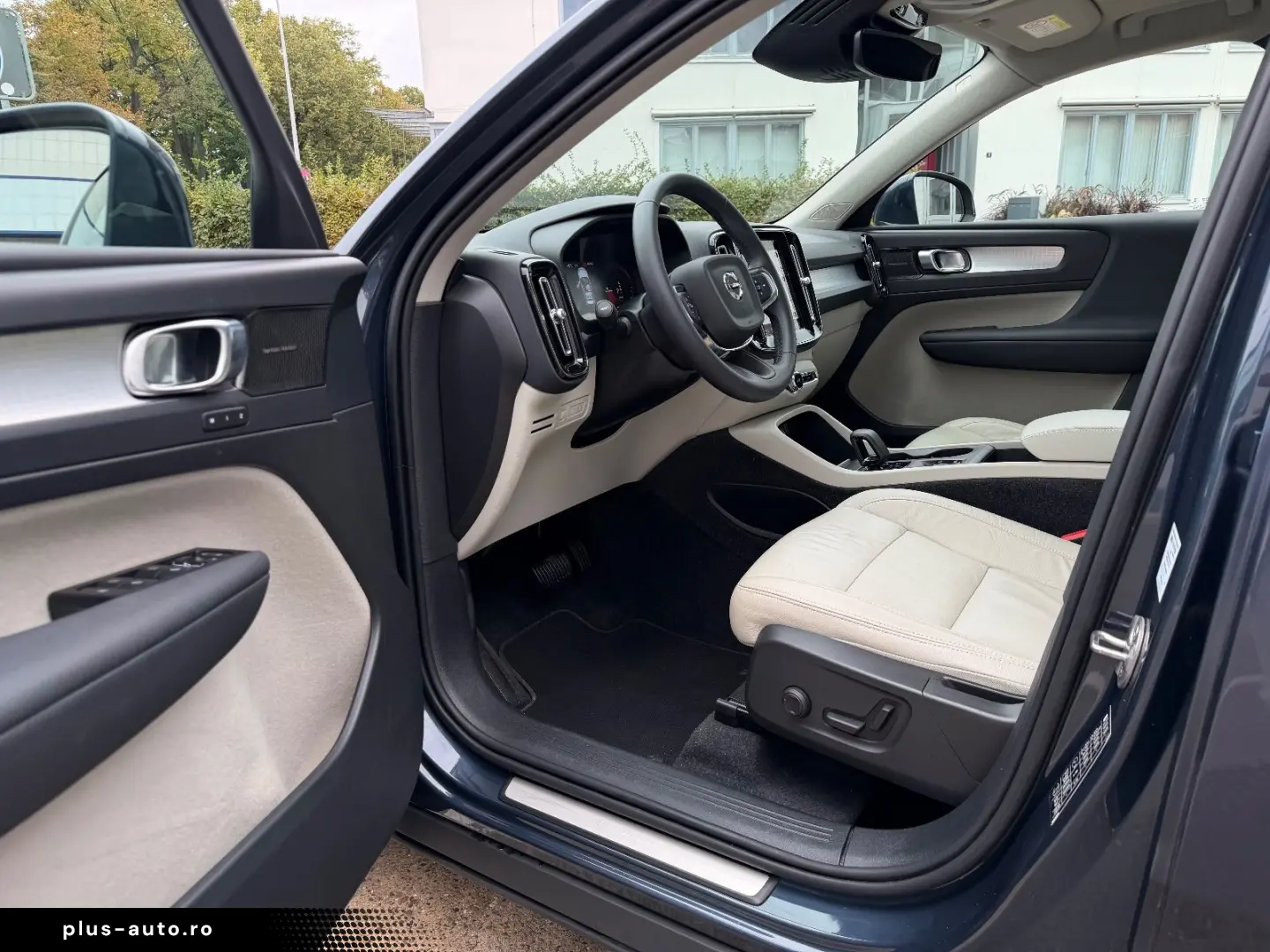 VOLVO XC40 Inscription Recharge  1.Hand Pano ACC H&K