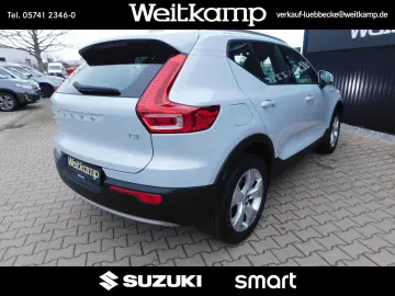 VOLVO XC 40 T3 2WD Momentum Pro Leder Panorama 1.Hand