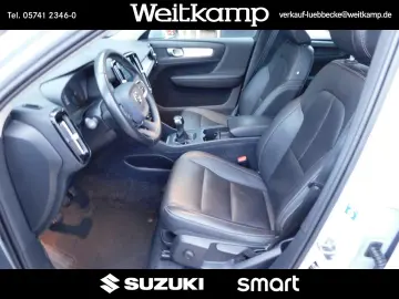 VOLVO XC 40 T3 2WD Momentum Pro Leder Panorama 1.Hand