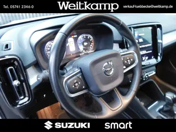VOLVO XC 40 T3 2WD Momentum Pro Leder Panorama 1.Hand