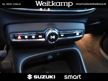 VOLVO XC 40 T3 2WD Momentum Pro Leder Panorama 1.Hand