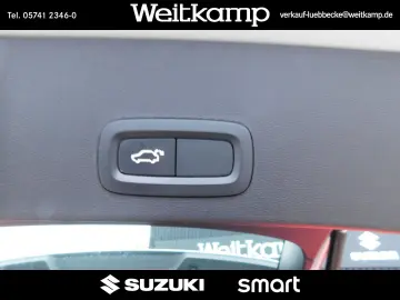 VOLVO XC 40 T3 2WD Momentum Pro Leder Panorama 1.Hand