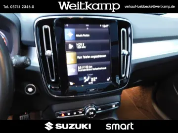 VOLVO XC 40 T3 2WD Momentum Pro Leder Panorama 1.Hand