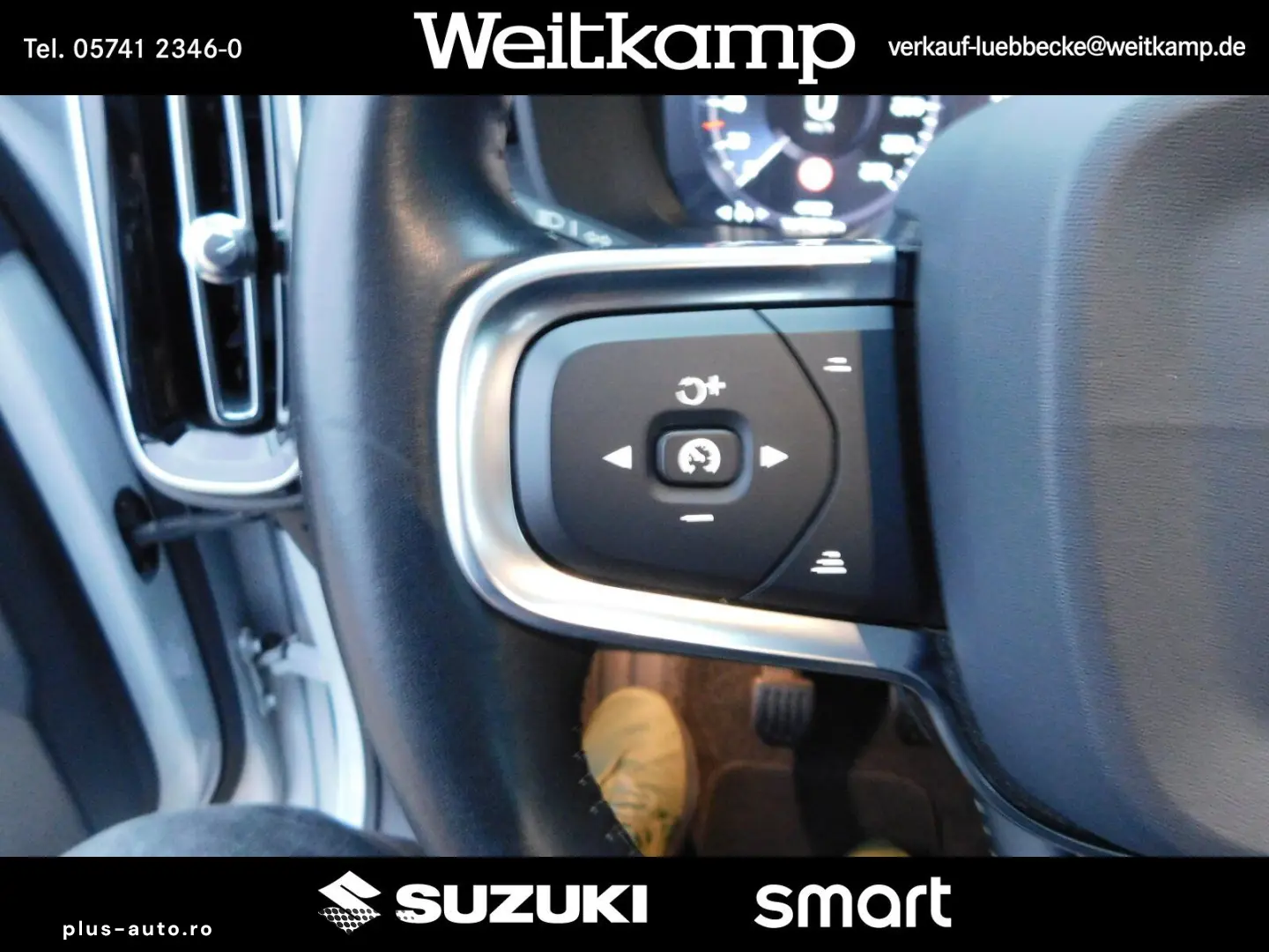 VOLVO XC 40 T3 2WD Momentum Pro Leder Panorama 1.Hand