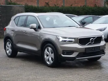 VOLVO XC40 Momentum Pro 2WD Harman Kardon