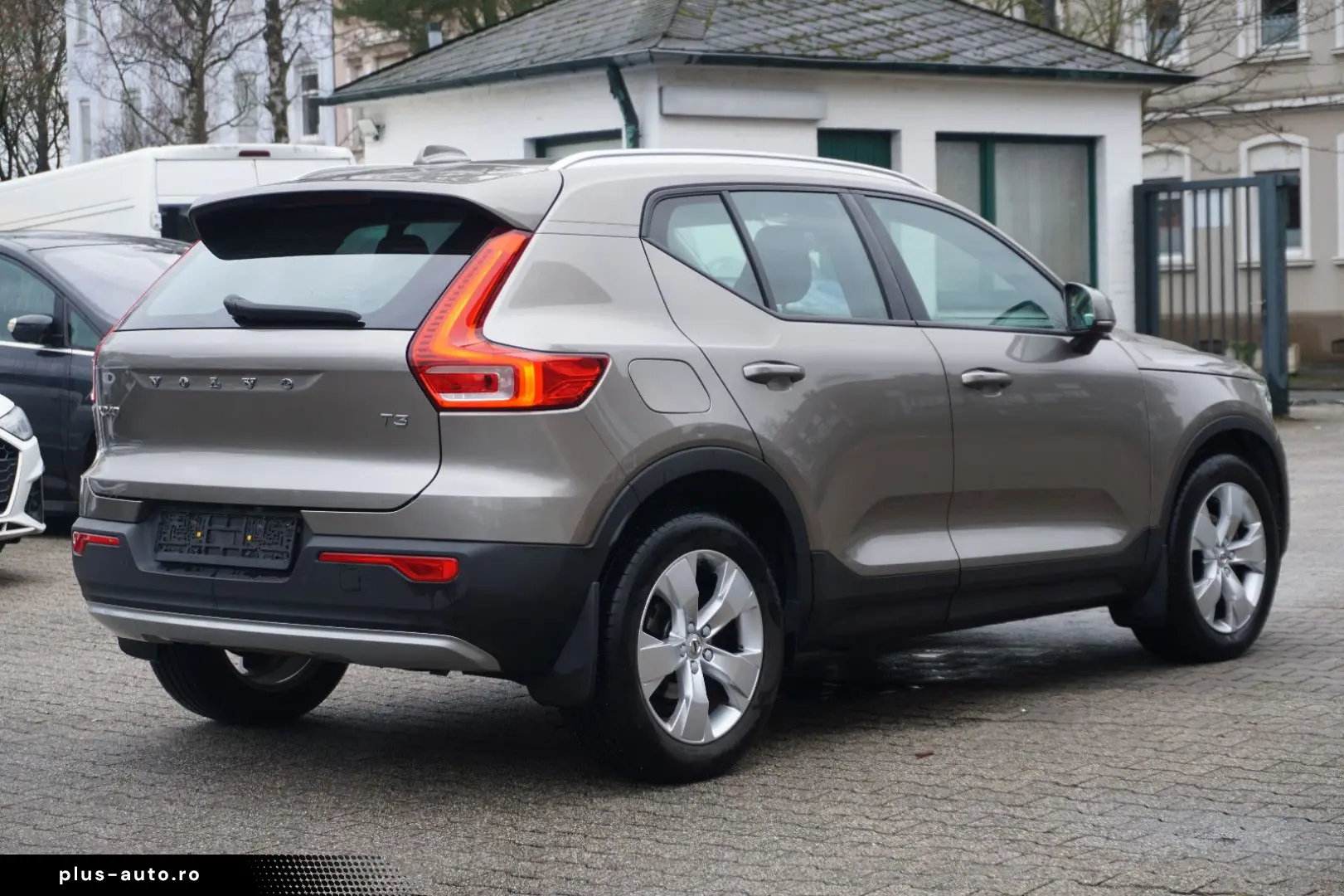 VOLVO XC40 Momentum Pro 2WD Harman Kardon