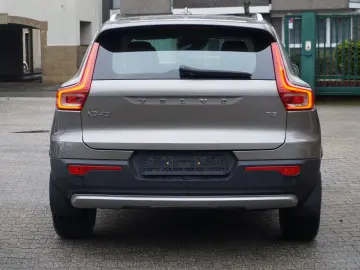 VOLVO XC40 Momentum Pro 2WD Harman Kardon