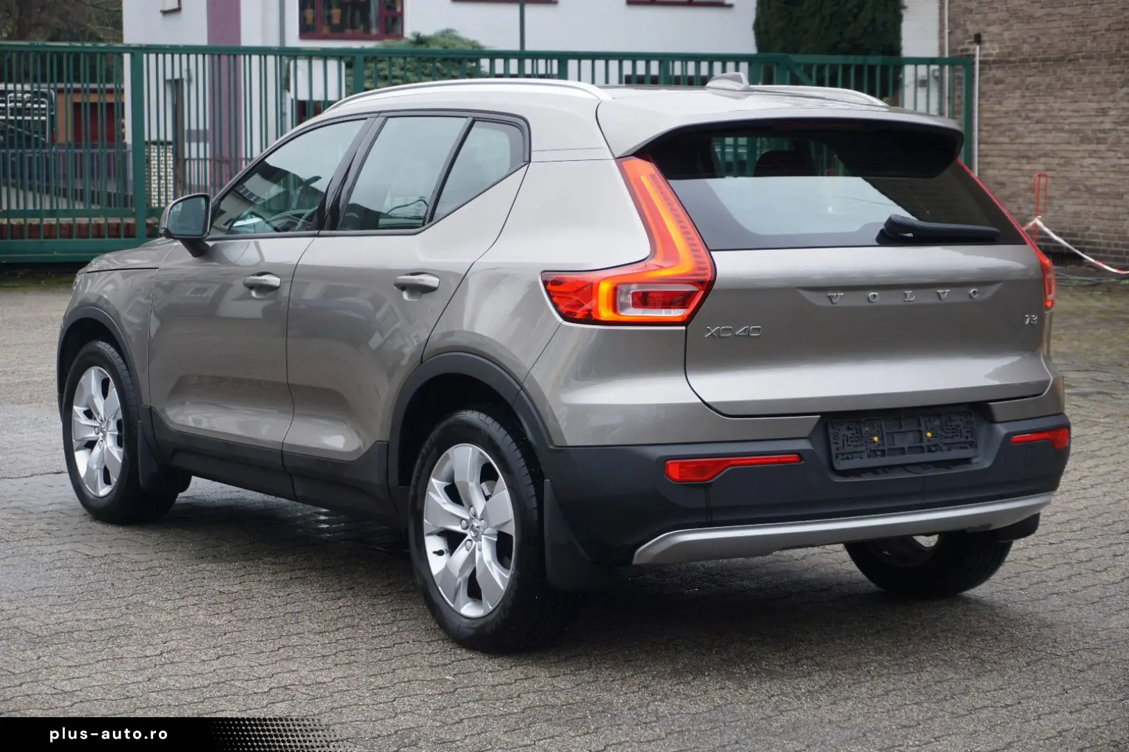 VOLVO XC40 Momentum Pro 2WD Harman Kardon