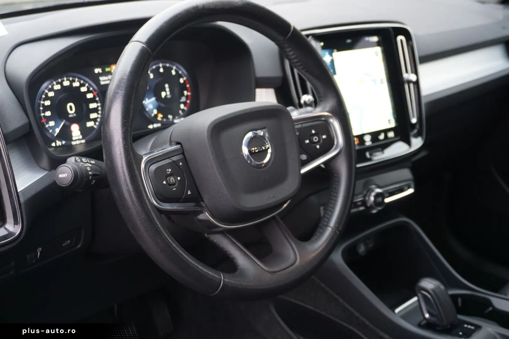 VOLVO XC40 Momentum Pro 2WD Harman Kardon