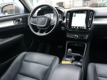 VOLVO XC40 Momentum Pro 2WD Harman Kardon