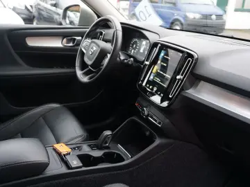 VOLVO XC40 Momentum Pro 2WD Harman Kardon