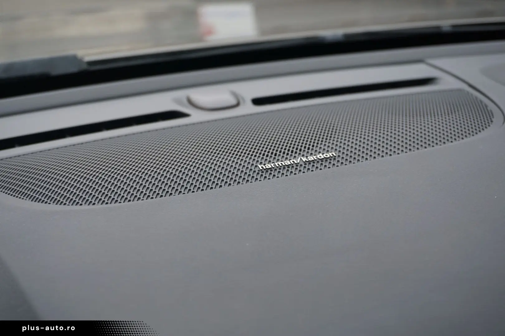 VOLVO XC40 Momentum Pro 2WD Harman Kardon