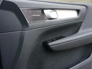 VOLVO XC40 Momentum Pro 2WD Harman Kardon