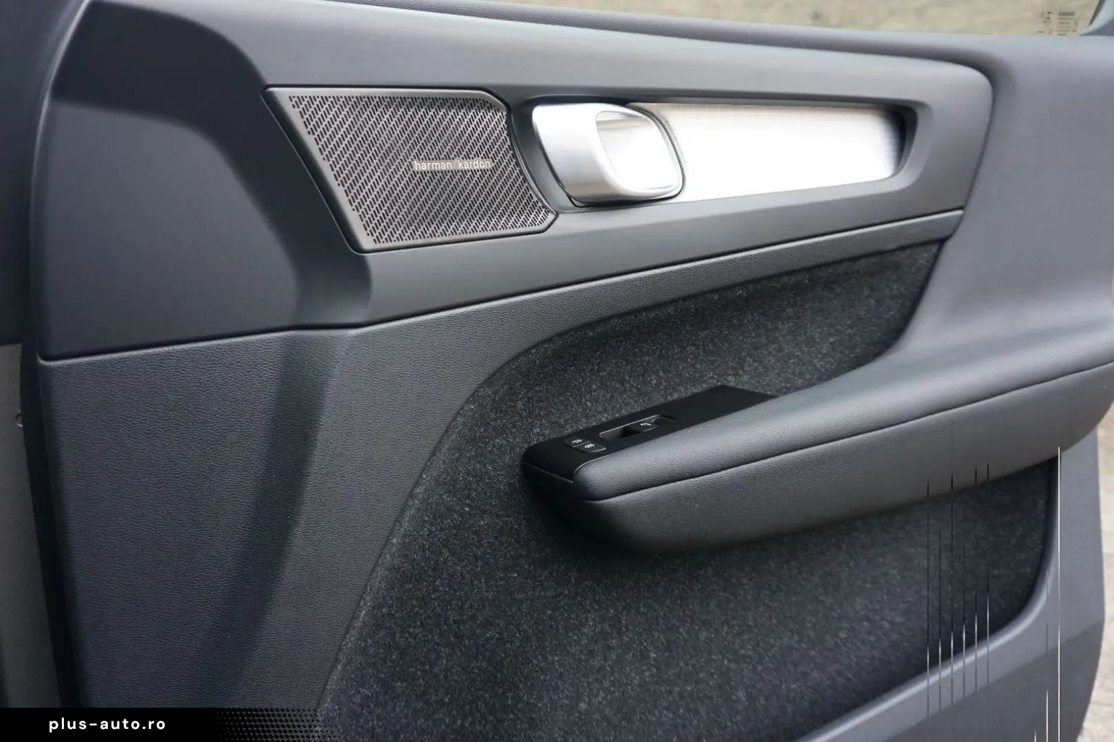 VOLVO XC40 Momentum Pro 2WD Harman Kardon