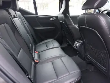 VOLVO XC40 Momentum Pro 2WD Harman Kardon