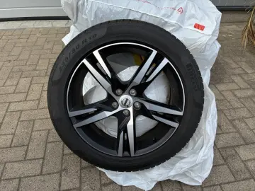 VOLVO XC40 B3 2WD Core Memory inkl. Winterräder