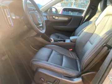 VOLVO XC40 B3 Plus Dark MHEV 360 Pano HarmanKardon Mem