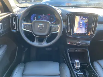 VOLVO XC40 B3 Plus Dark MHEV 360 Pano HarmanKardon Mem