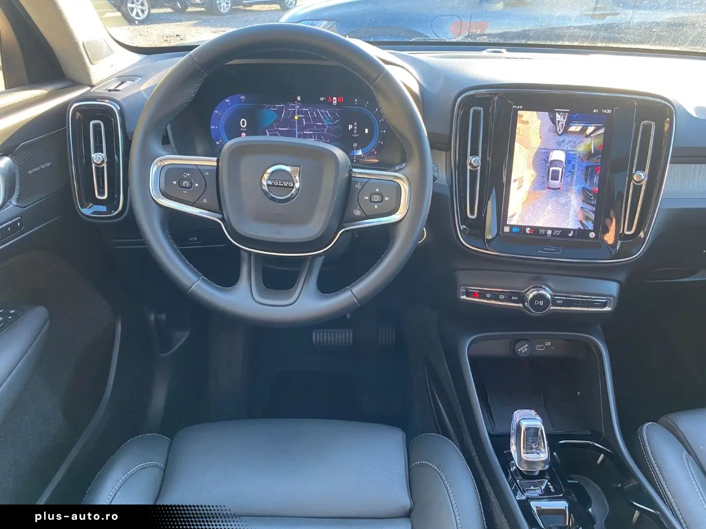 VOLVO XC40 B3 Plus Dark MHEV 360 Pano HarmanKardon Mem