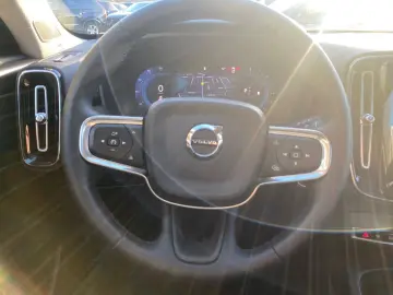 VOLVO XC40 B3 Plus Dark MHEV 360 Pano HarmanKardon Mem