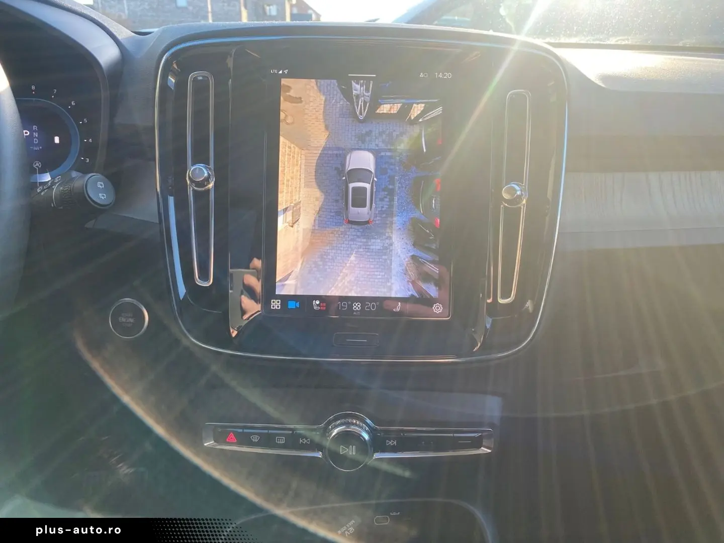 VOLVO XC40 B3 Plus Dark MHEV 360 Pano HarmanKardon Mem