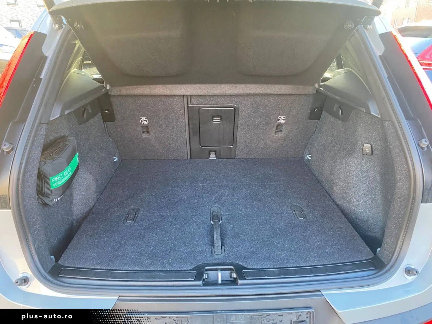 VOLVO XC40 B3 Plus Dark MHEV 360 Pano HarmanKardon Mem