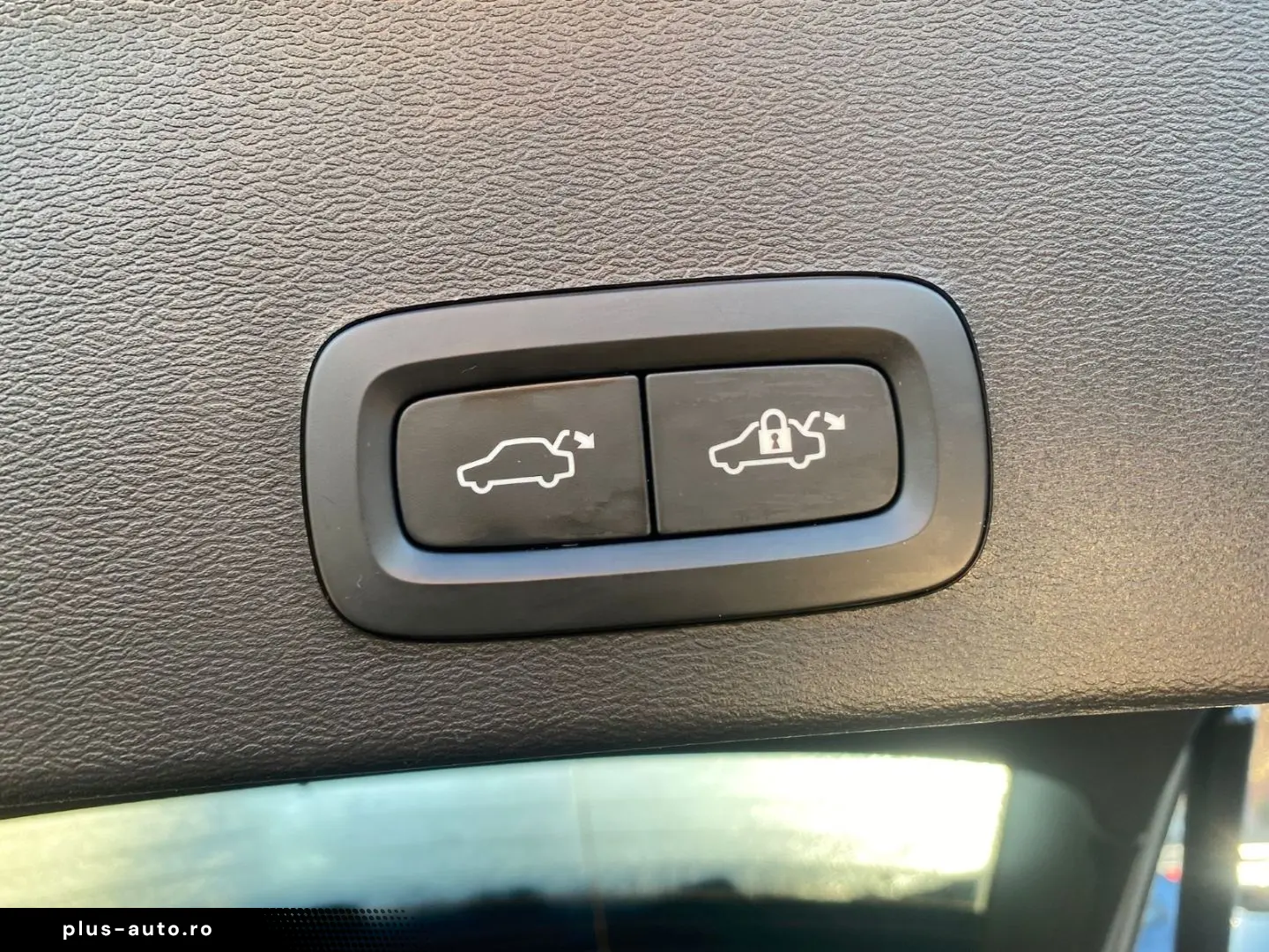 VOLVO XC40 B3 Plus Dark MHEV 360 Pano HarmanKardon Mem