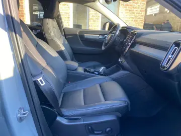 VOLVO XC40 B3 Plus Dark MHEV 360 Pano HarmanKardon Mem